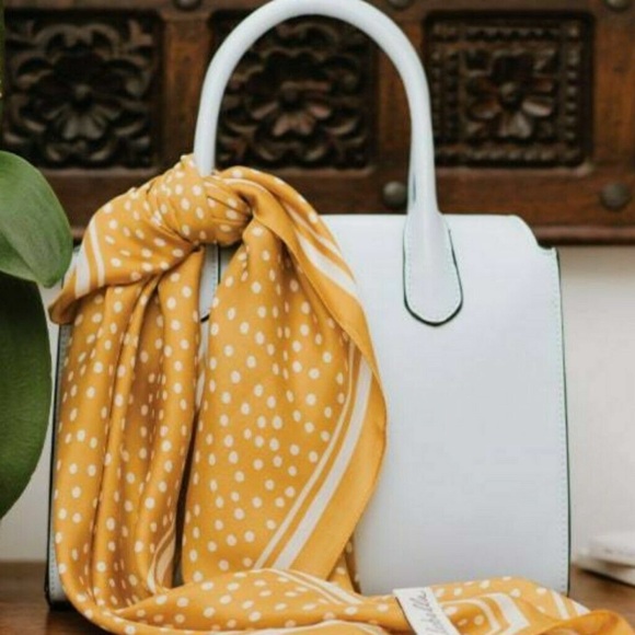 Angela O'Brien Cleobella Vegan Silky
Scarf - Like New 0179 - Picture 7 of 7